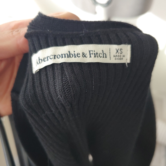 Abercrombie v neck black bodysuit - Picture 4 of 4